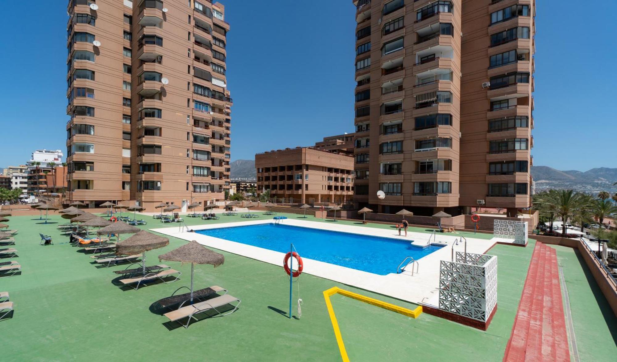 Sur Suites Palmeras 3 Фуeнхирола Екстериор снимка